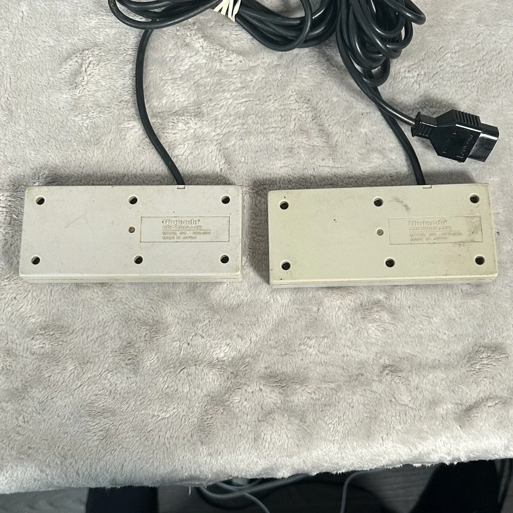 Vintage Nintendo NES-001 Entertainment System Controllers Video Games Lot OEM